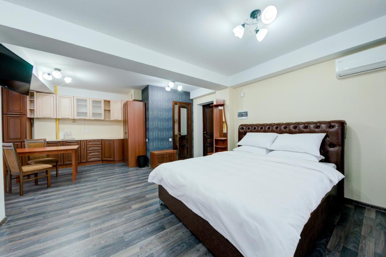Catherine Hotel Chisinau Eksteriør bilde